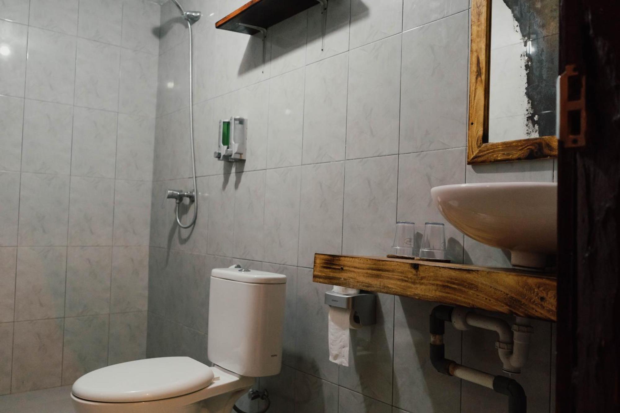 Temeling Jungle Inn Batumadeg Екстериор снимка